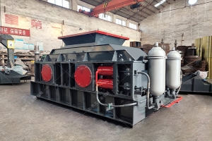 2PGY1000x700全自動液壓對輥制砂機(jī)發(fā)貨圖片 