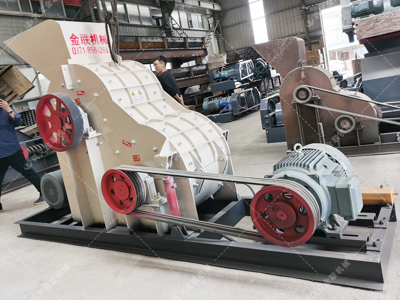 中型無篩底雙級粉碎機設備發(fā)貨圖片