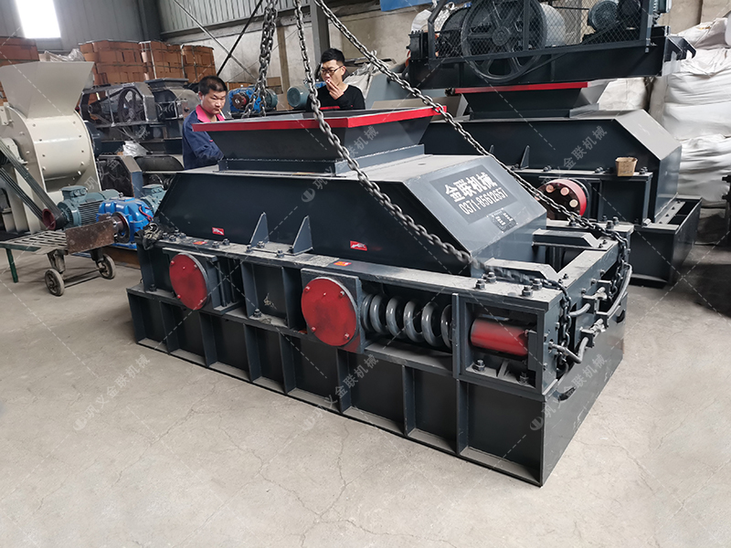 鵝卵石對輥制砂機發往湖北恩施