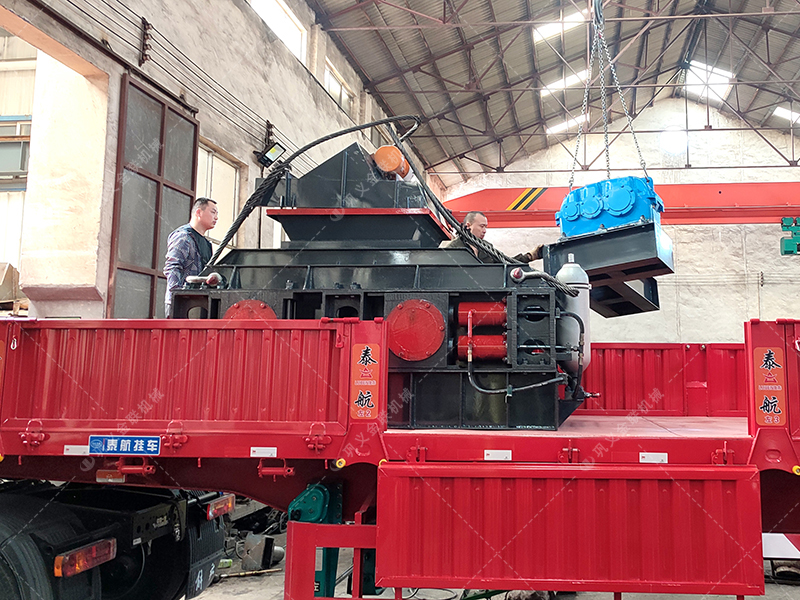 2PG1007中型液壓對輥破碎機(jī)設(shè)備發(fā)貨圖片